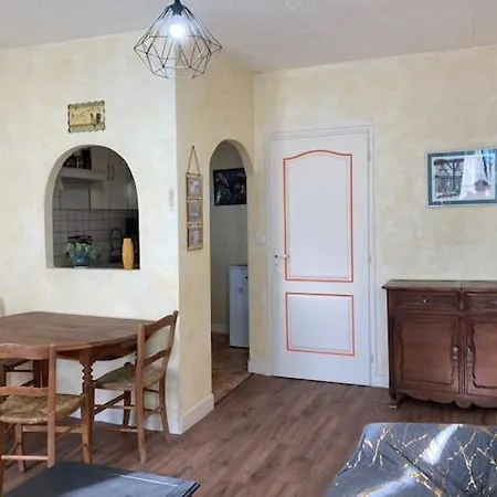 Les Vieilles Halles De アパート Villebois-Lavalette